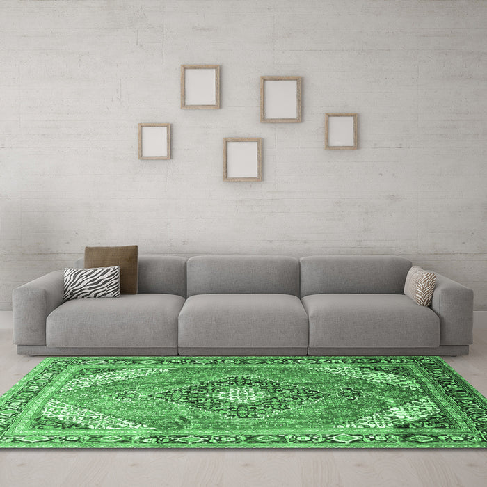 Machine Washable Persian Emerald Green Traditional Area Rugs in a Living Room,, wshtr195emgrn