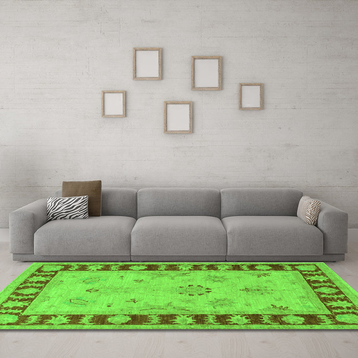 Machine Washable Oriental Green Traditional Area Rugs in a Living Room,, wshtr1963grn