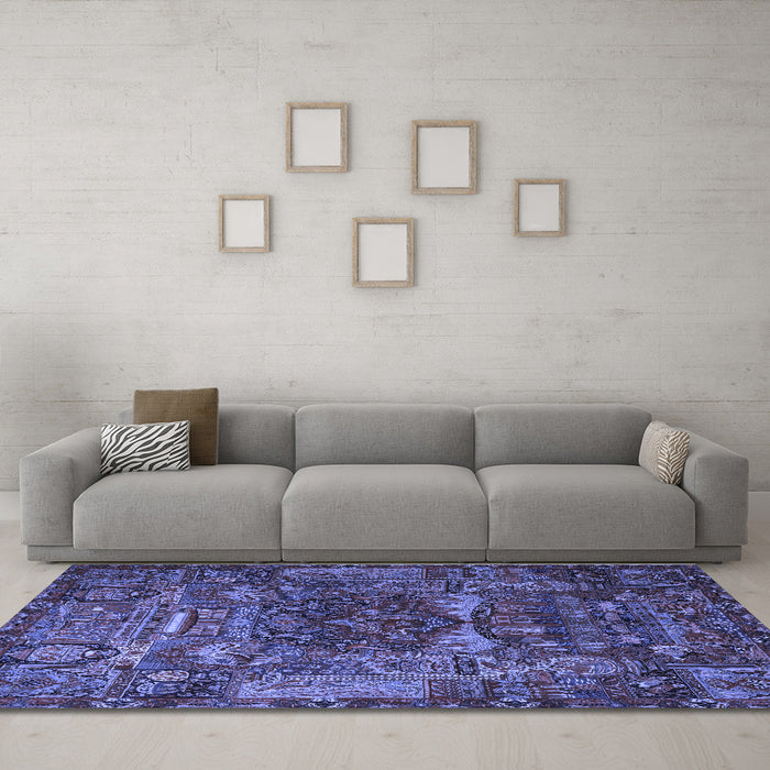 Machine Washable Animal Blue Traditional Rug in a Living Room, wshtr1967blu