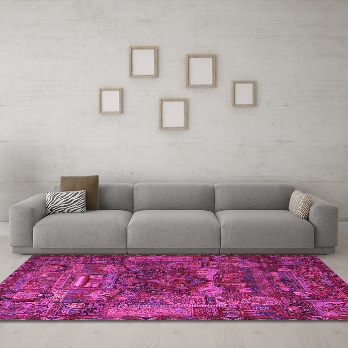 Machine Washable Animal Pink Traditional Rug in a Living Room, wshtr1967pnk