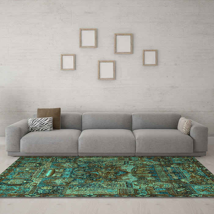Machine Washable Animal Turquoise Traditional Area Rugs in a Living Room,, wshtr1967turq