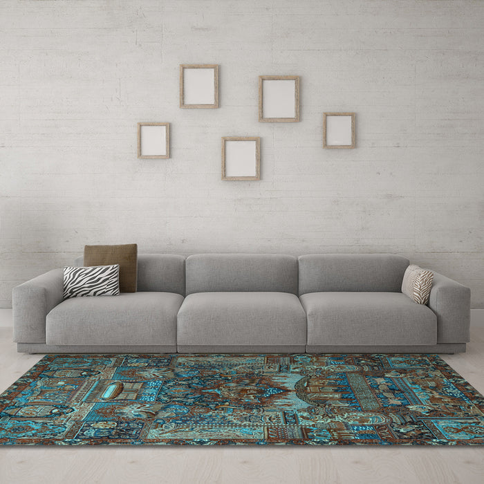 Machine Washable Animal Light Blue Traditional Rug in a Living Room, wshtr1967lblu