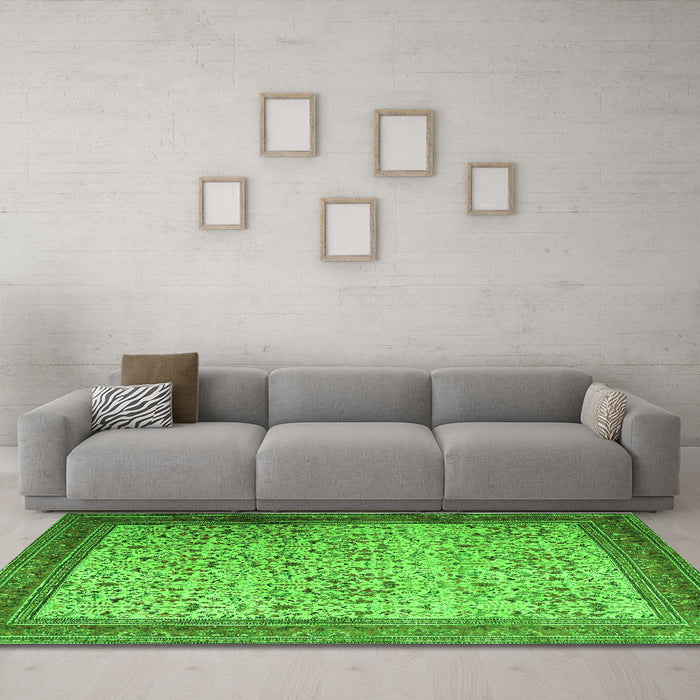 Machine Washable Persian Green Traditional Area Rugs in a Living Room,, wshtr1968grn