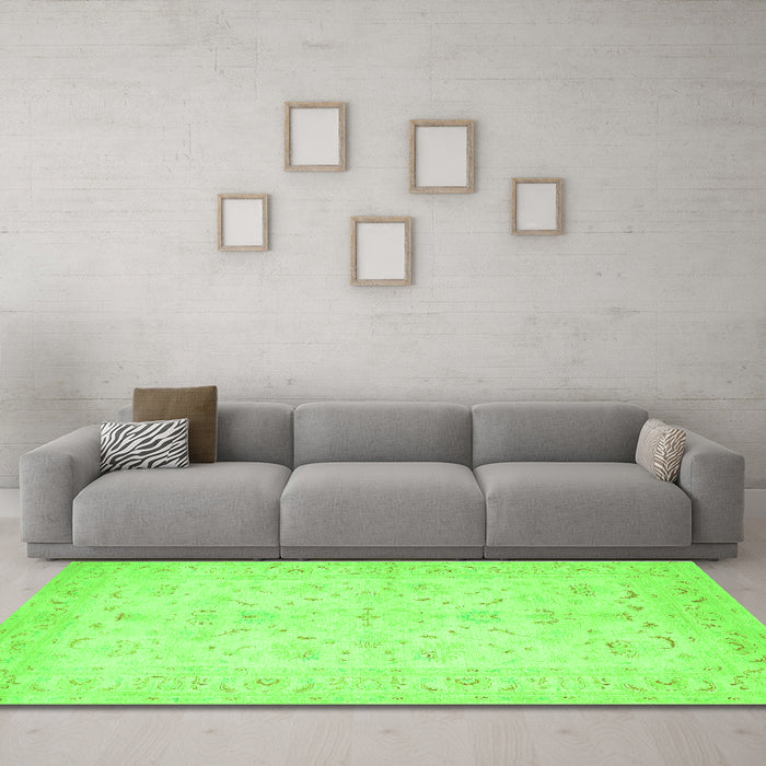 Machine Washable Persian Green Traditional Area Rugs in a Living Room,, wshtr1977grn
