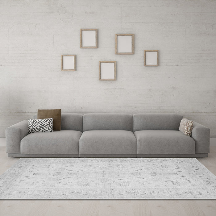 Machine Washable Persian Gray Traditional Rug in a Living Room,, wshtr1977gry