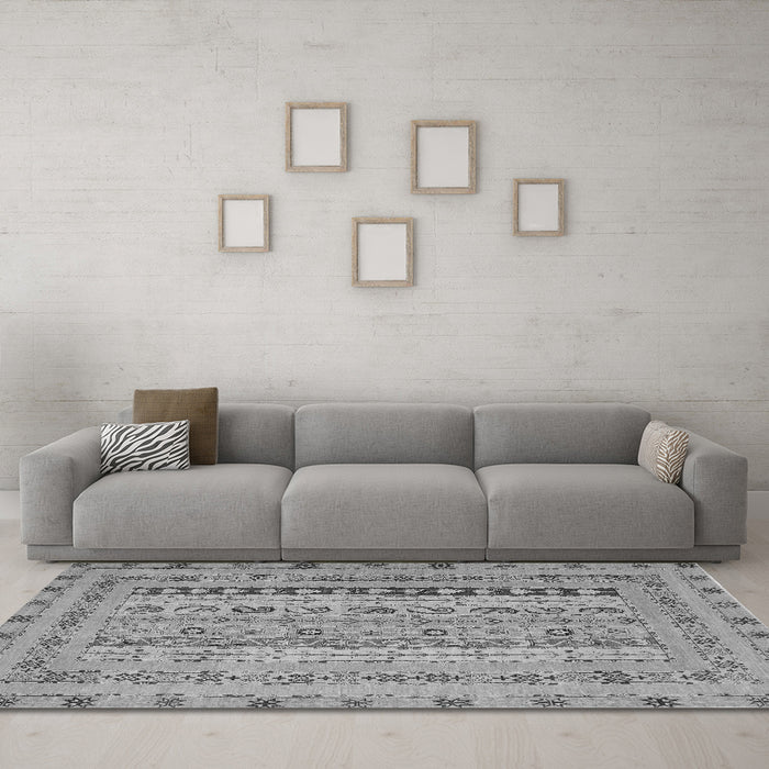 Machine Washable Persian Gray Traditional Rug in a Living Room,, wshtr1978gry