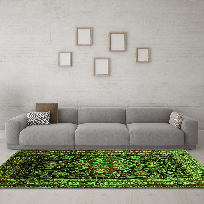 Machine Washable Persian Green Traditional Area Rugs in a Living Room,, wshtr197grn