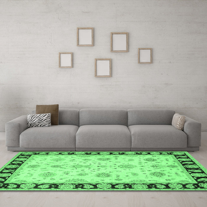 Machine Washable Persian Emerald Green Traditional Area Rugs in a Living Room,, wshtr1981emgrn