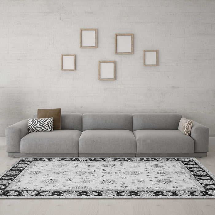 Machine Washable Persian Gray Traditional Rug in a Living Room,, wshtr1981gry