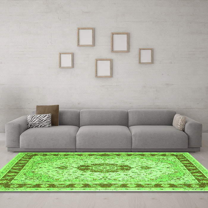 Machine Washable Persian Green Traditional Area Rugs in a Living Room,, wshtr1983grn