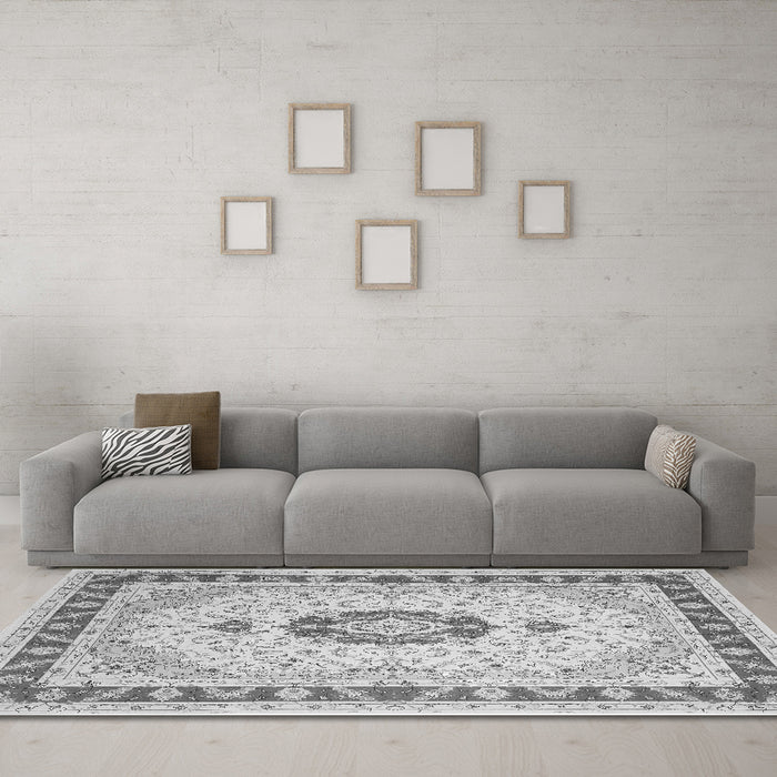 Machine Washable Persian Gray Traditional Rug in a Living Room,, wshtr1983gry