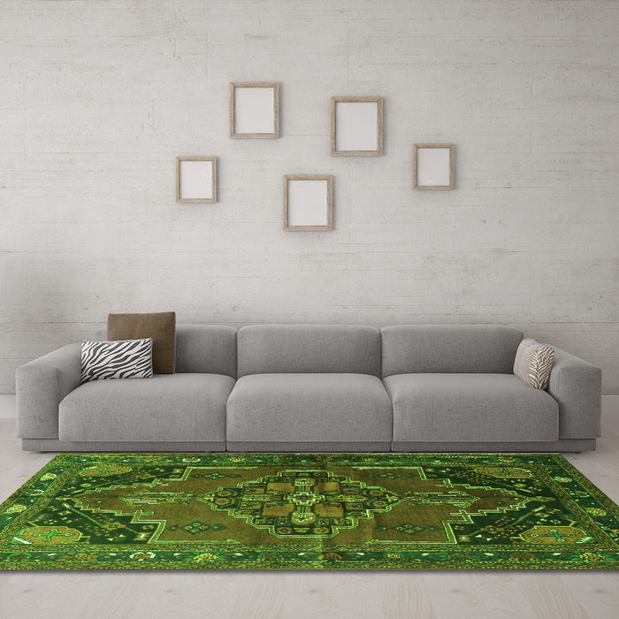Machine Washable Persian Green Traditional Area Rugs in a Living Room,, wshtr198grn