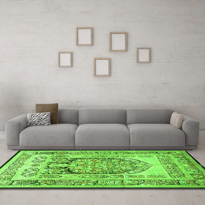 Machine Washable Persian Green Traditional Area Rugs in a Living Room,, wshtr1990grn