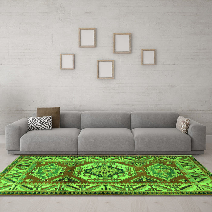 Machine Washable Persian Green Traditional Area Rugs in a Living Room,, wshtr1992grn