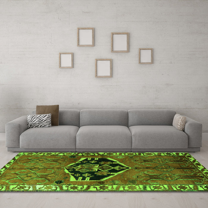 Machine Washable Persian Green Traditional Area Rugs in a Living Room,, wshtr1997grn