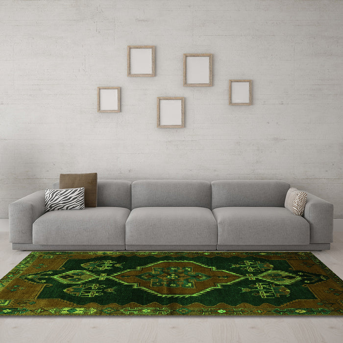 Machine Washable Persian Green Traditional Area Rugs in a Living Room,, wshtr1998grn