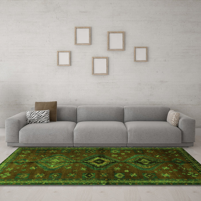 Machine Washable Persian Green Traditional Area Rugs in a Living Room,, wshtr1999grn