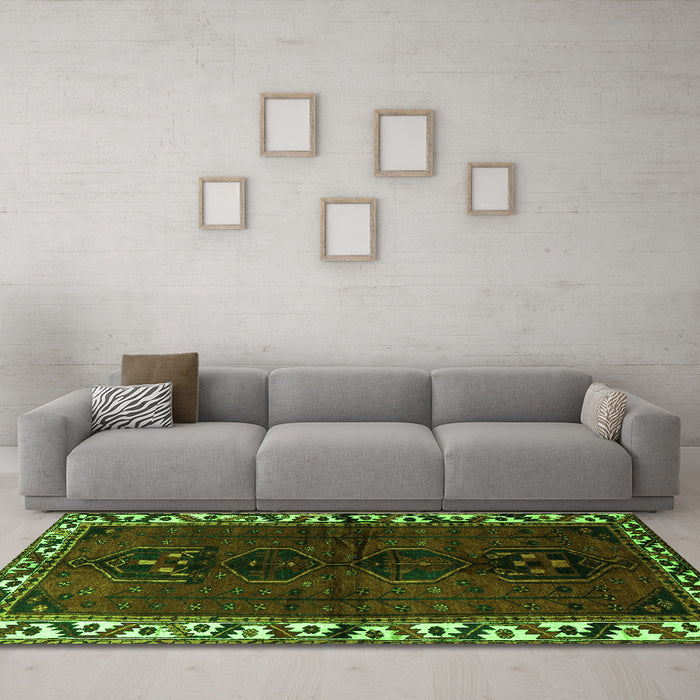 Machine Washable Persian Green Traditional Area Rugs in a Living Room,, wshtr2002grn