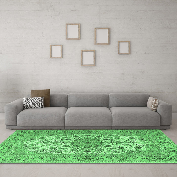 Machine Washable Persian Emerald Green Traditional Area Rugs in a Living Room,, wshtr2004emgrn