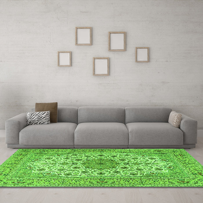 Machine Washable Persian Green Traditional Area Rugs in a Living Room,, wshtr2004grn