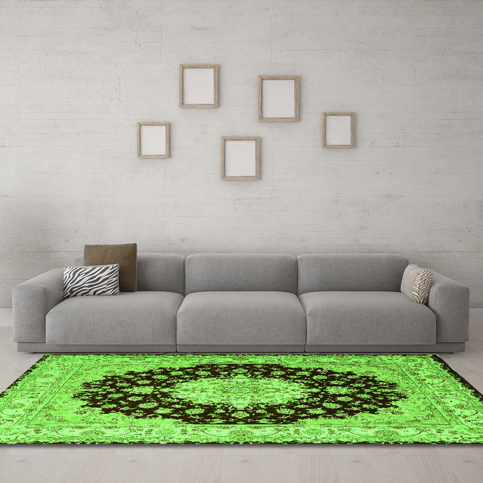 Machine Washable Persian Green Traditional Area Rugs in a Living Room,, wshtr2005grn