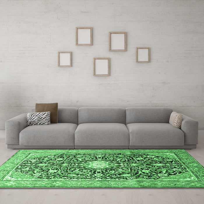 Machine Washable Medallion Emerald Green Traditional Area Rugs in a Living Room,, wshtr200emgrn