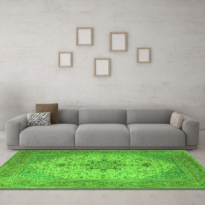 Machine Washable Persian Green Traditional Area Rugs in a Living Room,, wshtr2014grn