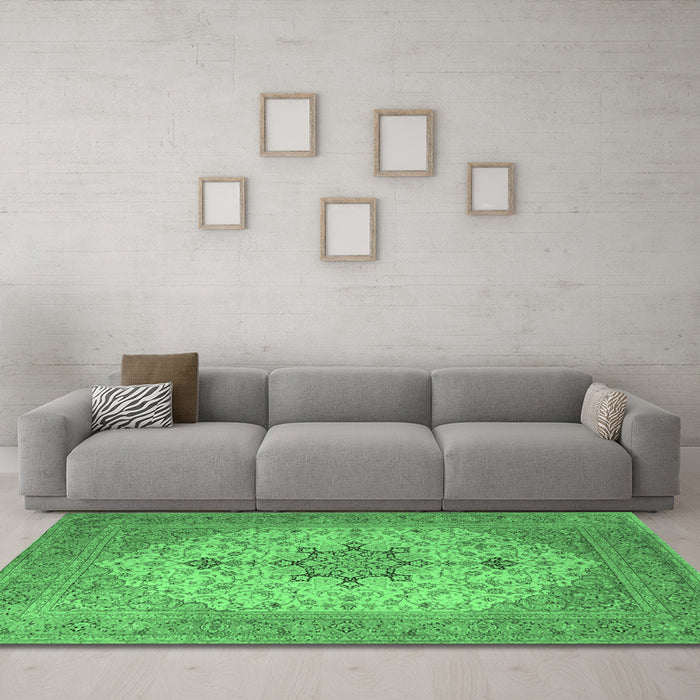 Machine Washable Persian Emerald Green Traditional Area Rugs in a Living Room,, wshtr2014emgrn