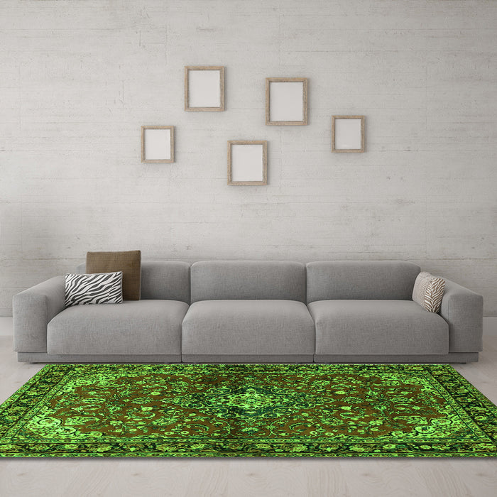 Machine Washable Persian Green Traditional Area Rugs in a Living Room,, wshtr2017grn