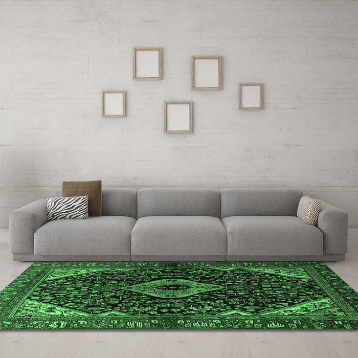Machine Washable Persian Emerald Green Traditional Area Rugs in a Living Room,, wshtr2019emgrn