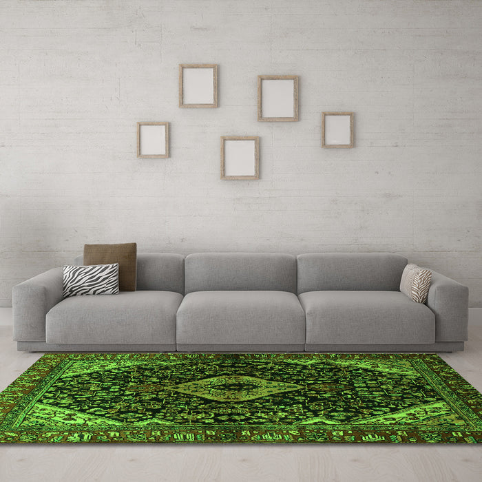 Machine Washable Persian Green Traditional Area Rugs in a Living Room,, wshtr2019grn