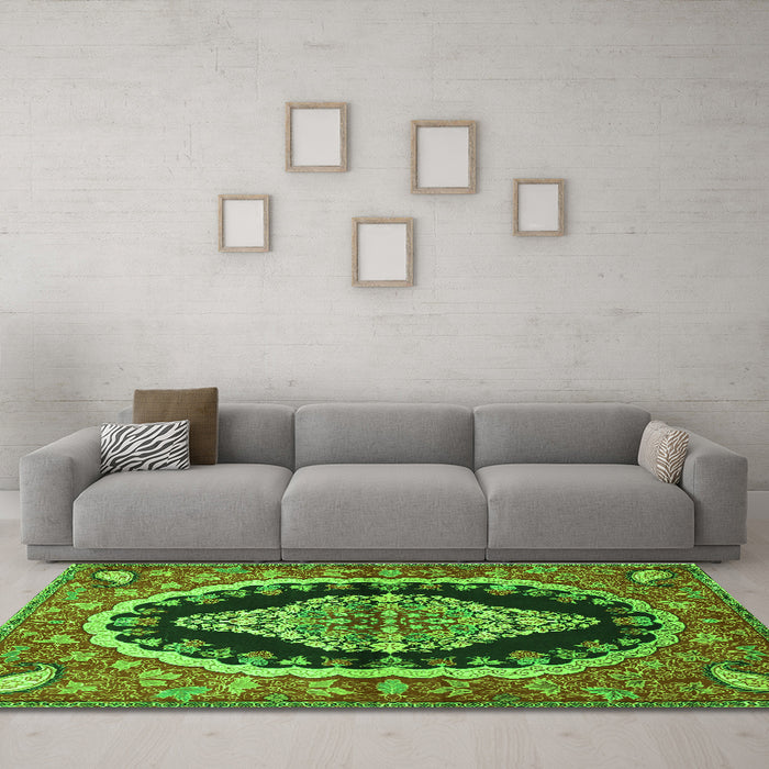Machine Washable Medallion Green Traditional Area Rugs in a Living Room,, wshtr2023grn