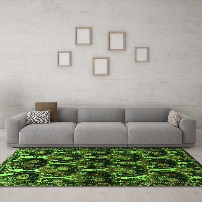 Machine Washable Persian Green Traditional Area Rugs in a Living Room,, wshtr2025grn