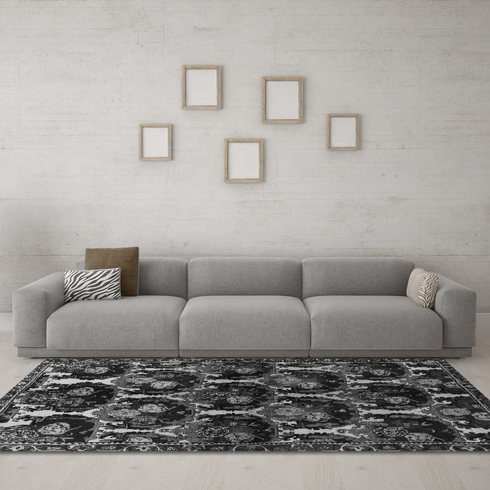 Machine Washable Persian Gray Traditional Rug in a Living Room,, wshtr2025gry