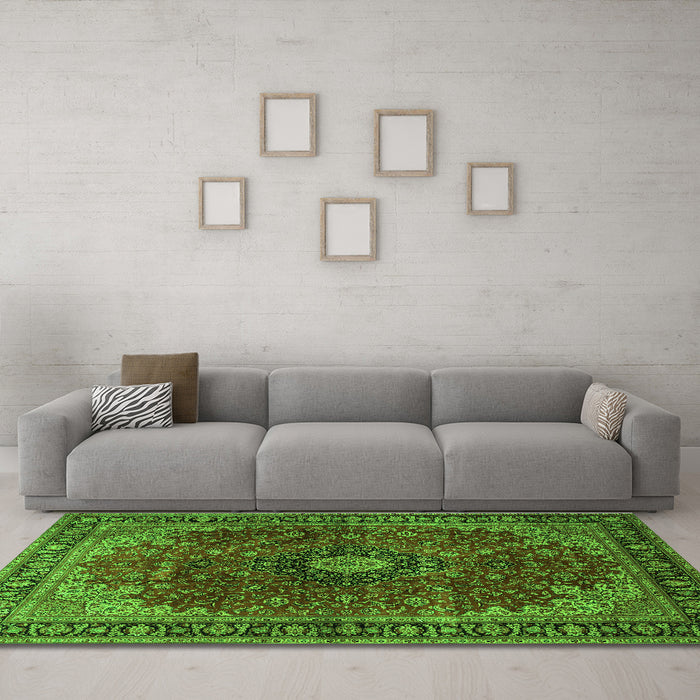 Machine Washable Medallion Green Traditional Area Rugs in a Living Room,, wshtr2028grn