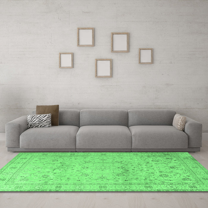 Machine Washable Persian Emerald Green Traditional Area Rugs in a Living Room,, wshtr2030emgrn