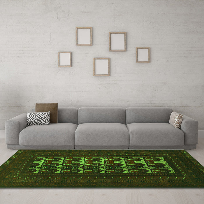 Machine Washable Persian Green Traditional Area Rugs in a Living Room,, wshtr2031grn