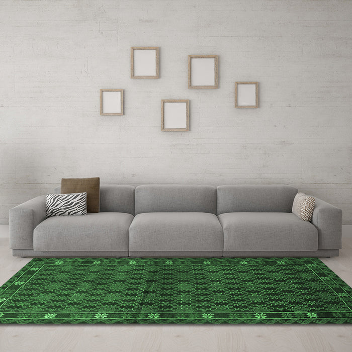 Machine Washable Persian Emerald Green Traditional Area Rugs in a Living Room,, wshtr2033emgrn