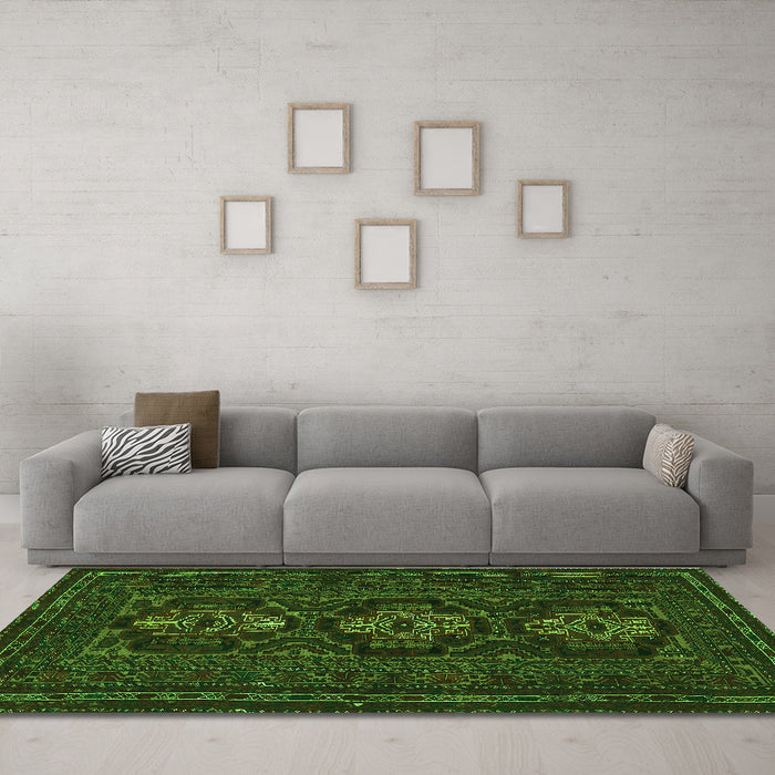 Machine Washable Persian Green Traditional Area Rugs in a Living Room,, wshtr2034grn