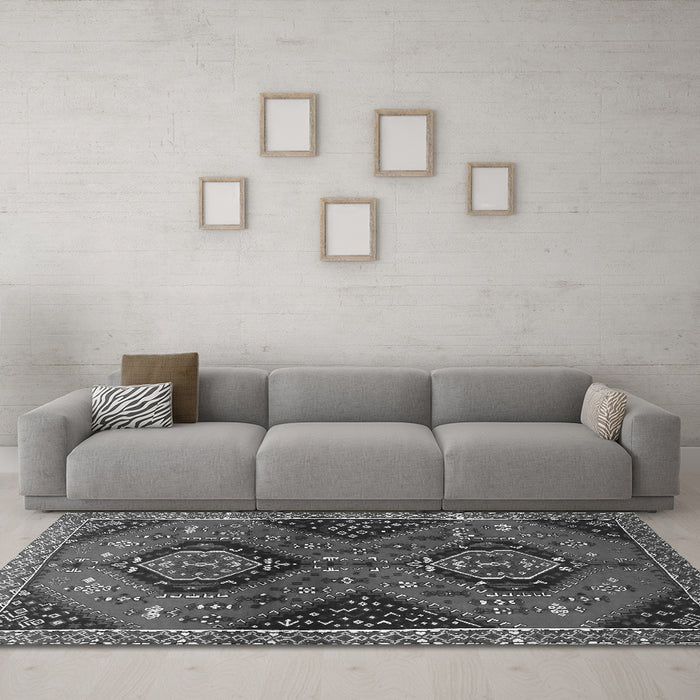 Machine Washable Persian Gray Traditional Rug in a Living Room,, wshtr2035gry