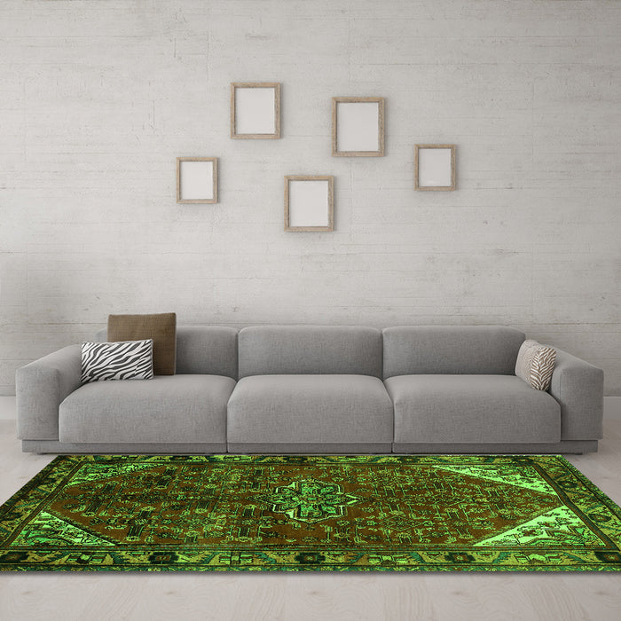 Machine Washable Persian Green Traditional Area Rugs in a Living Room,, wshtr203grn