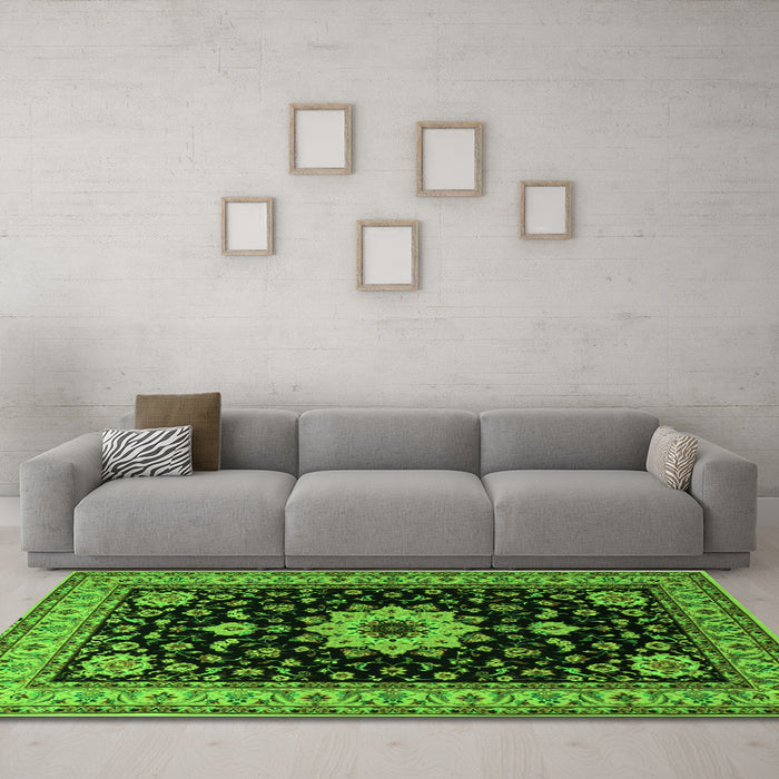 Machine Washable Persian Green Traditional Area Rugs in a Living Room,, wshtr2043grn