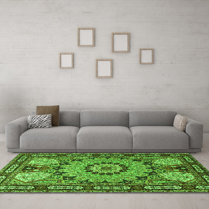 Machine Washable Persian Green Traditional Area Rugs in a Living Room,, wshtr2044grn