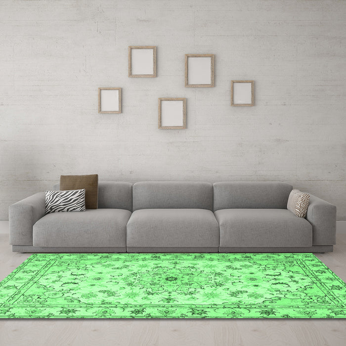 Machine Washable Persian Emerald Green Traditional Area Rugs in a Living Room,, wshtr2045emgrn