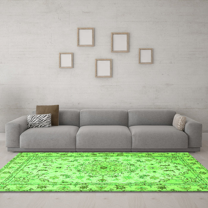 Machine Washable Persian Green Traditional Area Rugs in a Living Room,, wshtr2045grn