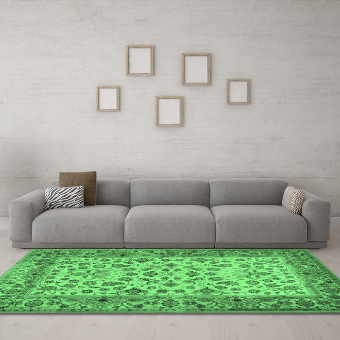 Machine Washable Persian Emerald Green Traditional Area Rugs in a Living Room,, wshtr2047emgrn