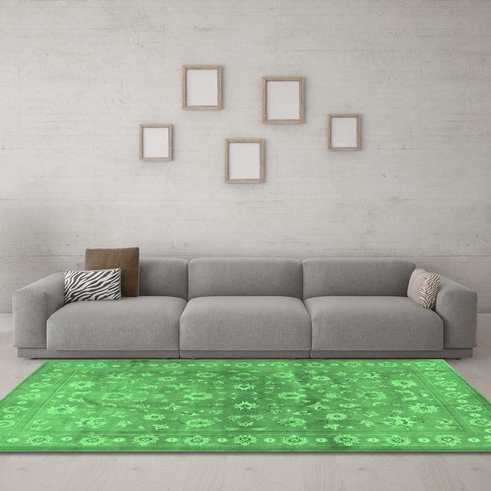 Machine Washable Persian Emerald Green Traditional Area Rugs in a Living Room,, wshtr2051emgrn