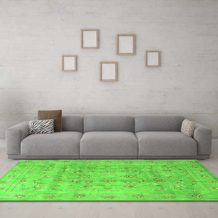 Machine Washable Persian Green Traditional Area Rugs in a Living Room,, wshtr2052grn