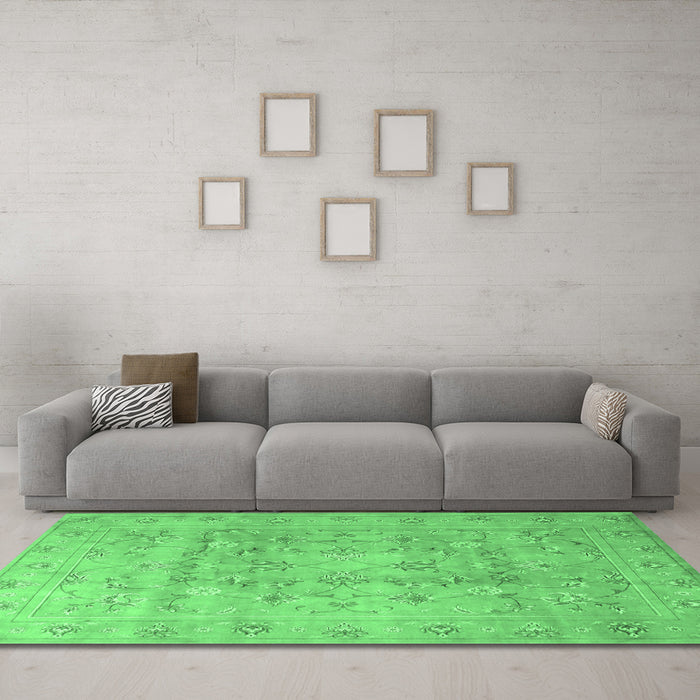 Machine Washable Persian Emerald Green Traditional Area Rugs in a Living Room,, wshtr2052emgrn