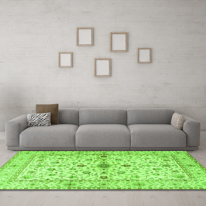 Machine Washable Persian Green Traditional Area Rugs in a Living Room,, wshtr2053grn